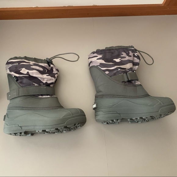 EUC Columbia powderbug boots size 4Y - Picture 7 of 10